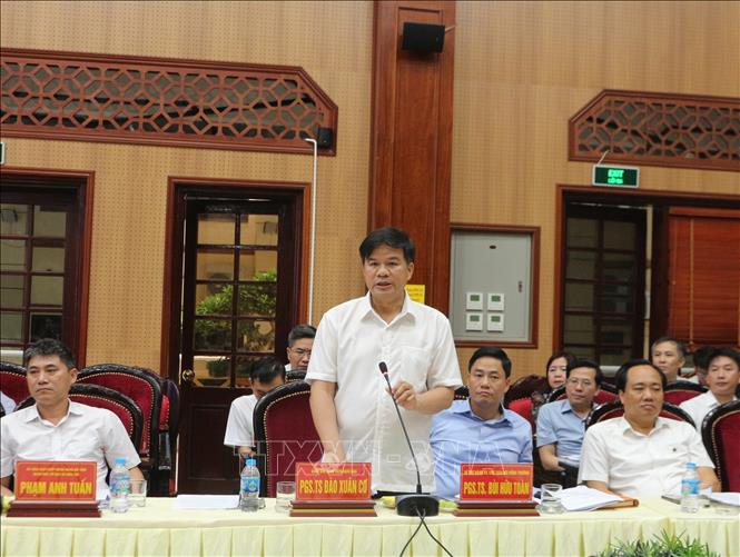 PGS. TS Đào Xuân Cơ, Giám đốc Bệnh viện Bạch Mai phát biểu tại buổi làm việc. Ảnh: Thanh Tuấn - TTXVN  