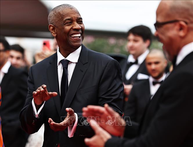 Nam diễn viên người Mỹ Denzel Washington dự buổi công chiếu phim 