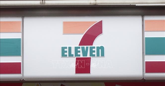 Biểu tượng cửa hàng tiện lợi 7-Eleven tại Tokyo, Nhật Bản. Ảnh: Kyodo/TTXVN