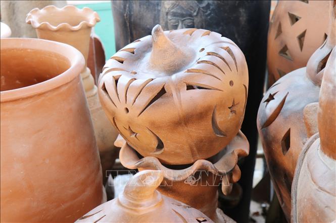 A Cham pottery product. VNA Photo: Nguyễn Thành