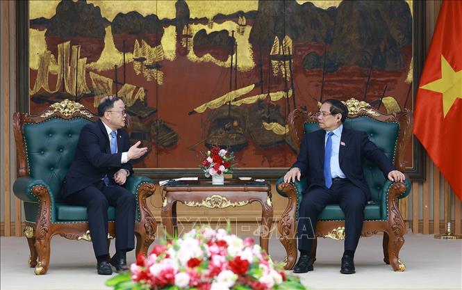 Thủ tướng Phạm Minh Chính tiếp ông Châu Gia Nghĩa (Zhou Jiayi), Chủ tịch Khu vực Châu Á – Thái Bình Dương của Tập đoàn Xây dựng Điện lực Trung Quốc. Ảnh: Dương Giang-TTXVN
