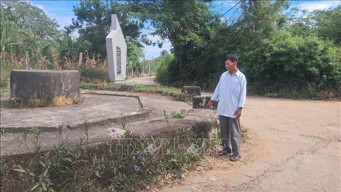 Giếng nước được xây dựng từ đá ong tại xã Bình Hải (Bình Sơn, Quảng Ngãi). Ảnh: Đinh Hương - TTXVN