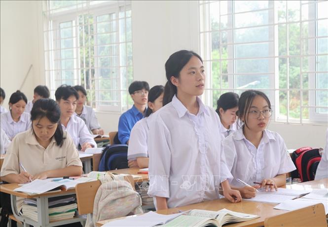  Học sinh Trường Phổ thông Dân tộc nội trú tỉnh Cao Bằng tập trung ôn thi chuẩn bị tốt cho Kỳ thi tốt nghiệp THPT năm 2025. Ảnh: Chu Hiệu-TTXVN