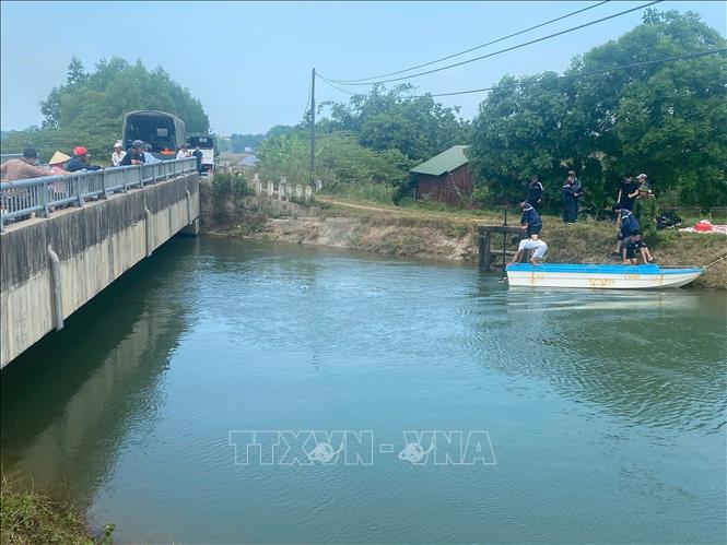 Hiện trường vụ đuối nước thương tâm tại khu vực kênh K9, gần cống điều tiết K7, thuộc địa bàn thị xã Quảng Trị. Ảnh: TTXVN phát