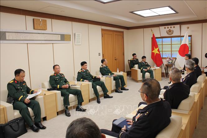 Quang cảnh buổi làm việc giữa Đoàn đại biểu Bộ Quốc phòng Việt Nam và Nhật Bản. Ảnh: Phạm Tuân-PV TTXVN tại Nhật Bản