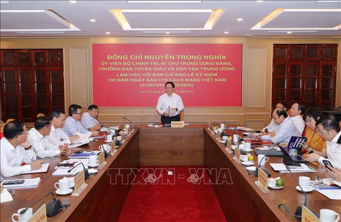 Đồng chí Nguyễn Trọng Nghĩa phát biểu chỉ đạo buổi làm việc. Ảnh: Thành Phương - TTXVN