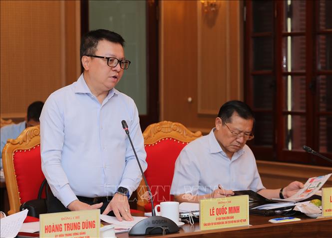 Đồng chí Lê Quốc Minh, Ủy viên Trung ương Đảng, Chủ tịch Hội Nhà báo Việt Nam, Tổng biên tập báo Nhân Dân phát biểu tại buổi làm việc. Ảnh: Thành Phương - TTXVN