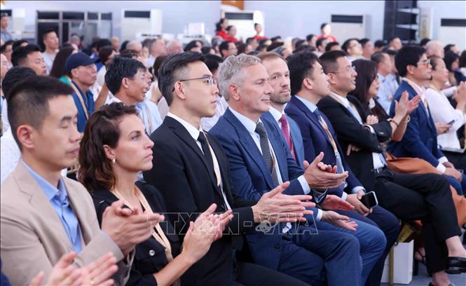 Domestic and international delegates at the groundbreaking ceremony. VNA Photo: Phạm Kiên 