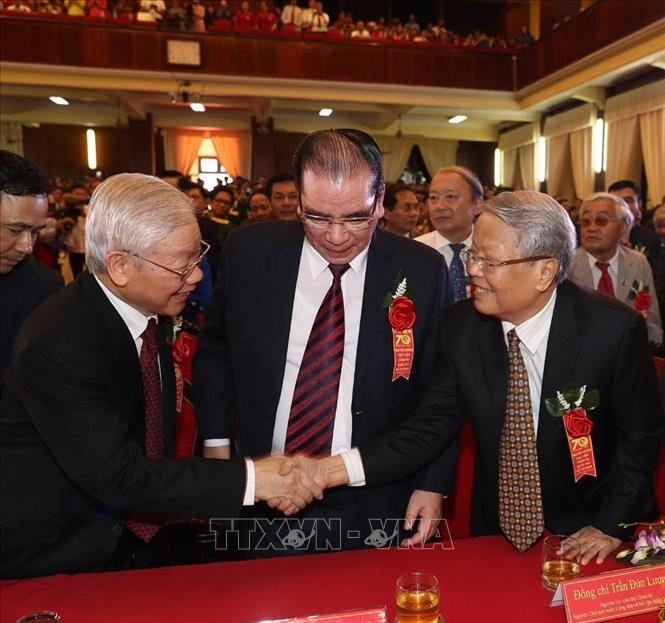 Tổng Bí thư, Chủ tịch nước Nguyễn Phú Trọng cùng nguyên Tổng Bí thư Nông Đức Mạnh và nguyên Chủ tịch nước Trần Đức Lương dự Lễ kỷ niệm 70 năm truyền thống Học viện Chính trị quốc gia Hồ Chí Minh (14/9/2019). Ảnh: Trí Dũng – TTXVN