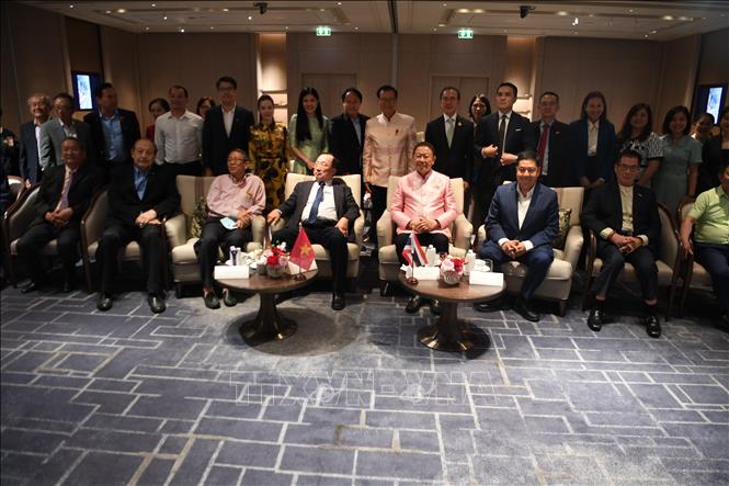 Các đại biểu chụp ảnh lưu niệm tại buổi làm việc. Ảnh: Huy Tiến - P/v TTXVN tại Thái Lan