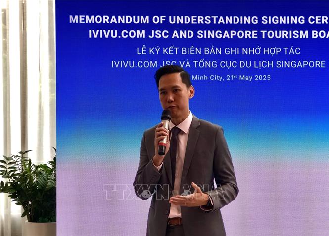Terrence Voon, Executive Director for Southeast Asia at STB, speaks at the event. VNA Photo: Mỹ Phương