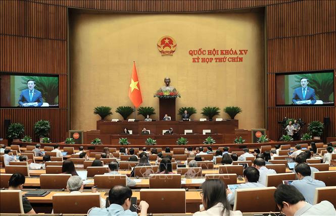 Phó Chủ tịch Quốc hội Nguyễn Khắc Định điều hành phiên họp. Ảnh: An Đăng - TTXVN