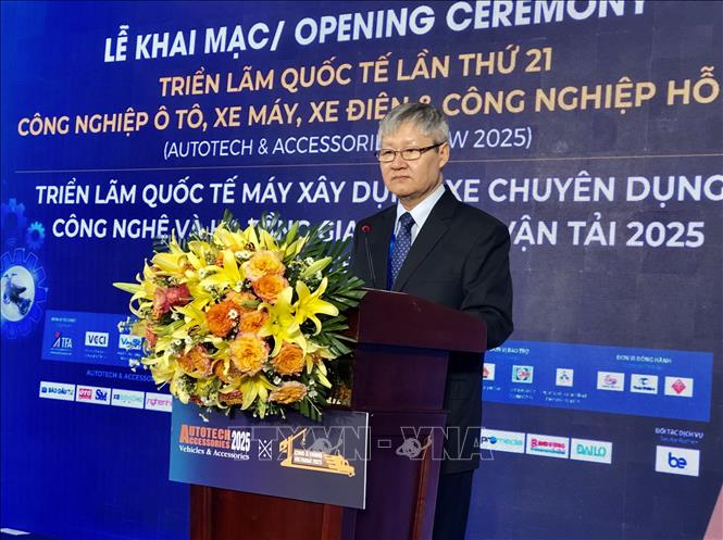 Ông Võ Tân Thành, Phó Chủ tịch VCCI phát biểu khai mạc triển lãm. Ảnh: Mỹ Phương – TTXVN
