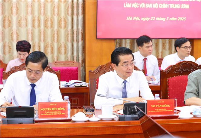 Các đồng chí lãnh đạo Ban Nội chính Trung ương tham dự buổi làm việc. Ảnh: Phương Hoa - TTXVN