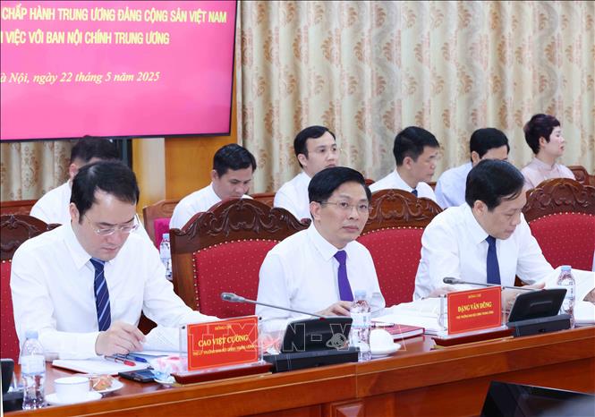 Các đồng chí lãnh đạo Ban Nội chính Trung ương tham dự buổi làm việc. Ảnh: Phương Hoa - TTXVN