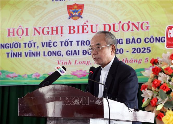 Linh mục Phan Đình Sơn, Phó Chủ tịch Trung ương Ủy ban Đoàn kết Công giáo Việt Nam phát biểu tại  hội nghị. Ảnh: Phạm Minh Tuấn-TTXVN