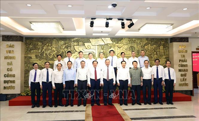Tổng Bí thư Tô Lâm cùng các đại biểu tham dự buổi làm việc. Ảnh: Phương Hoa - TTXVN