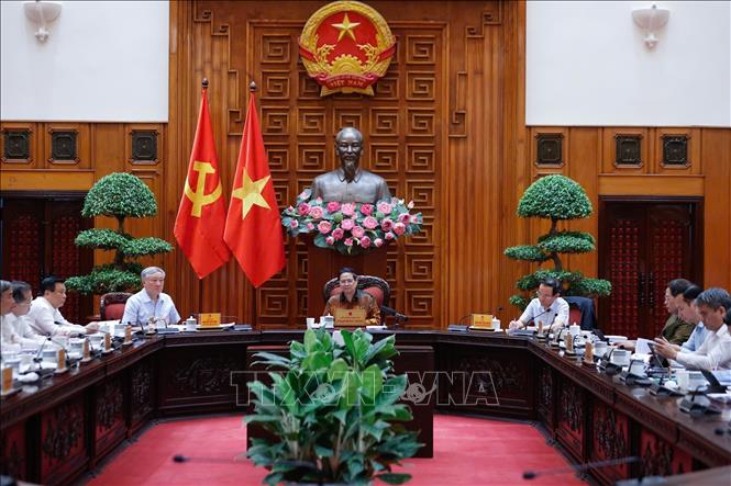 Thủ tướng Phạm Minh Chính chủ trì cuộc họp về Trung tâm tài chính quốc tế tại Việt Nam. Ảnh: Dương Giang-TTXVN
