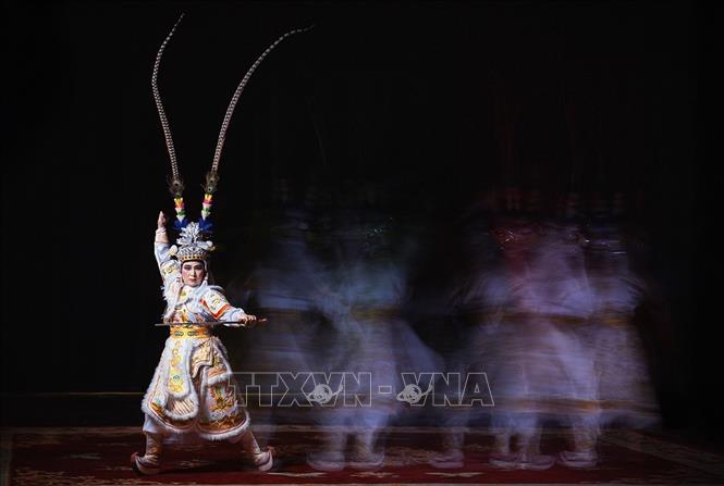Tuồng mang theo âm hưởng hùng tráng với những tấm gương tận trung báo quốc, xả thân vì đại nghĩa, nên có thể nói Tuồng là sân khấu của những người anh hùng. Ảnh: Khánh Hoà - TTXVN