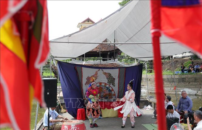 Biểu diễn Tuồng trong phần hội tại Lễ hội Gióng ở huyện Gia Lâm, Hà Nội. Ảnh: Khánh Hoà – TTXVN