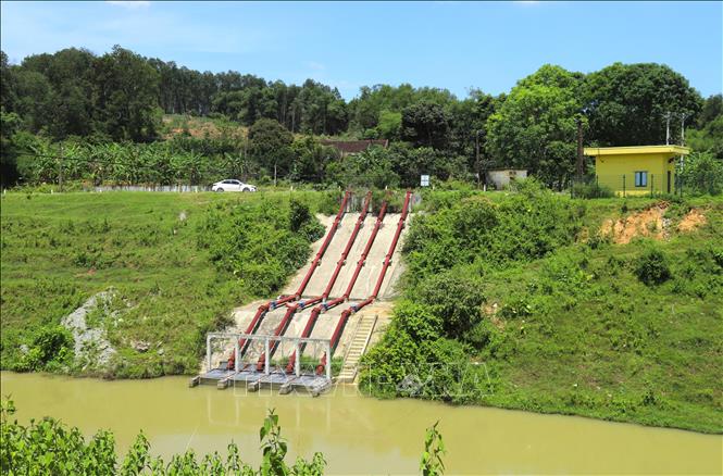 Suốt chiều dài trên sông Đào có nhiều Trạm bơm lấy nước cung cấp cho ruộng đồng ở khu vực cao hơn. Ảnh: Xuân Tiến - TTXVN 