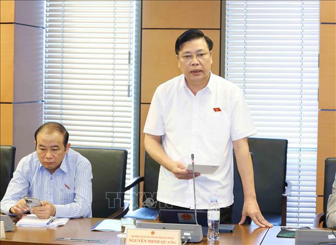 Đại biểu Quốc hội thành phố Hải Phòng Nguyễn Minh Quang thảo luận ở tổ. Ảnh: Phương Hoa – TTXVN