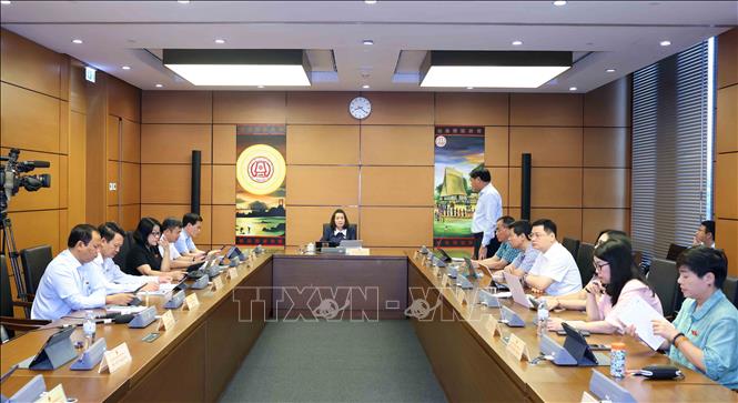 Đoàn đại biểu Quốc hội các tỉnh Quảng Bình, Đồng Nai, Phú  thảo luận ở tổ. Ảnh: Phương Hoa – TTXVN