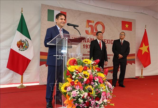 Ông Fernando Gonzalez Saiffe, Tổng Vụ trưởng Vụ châu Á - Thái Bình Dương, Bộ Ngoại giao Mexico (SRE) phát biểu tại buổi lễ. Ảnh: Phi Hùng - PV TTXVN tại Mexico