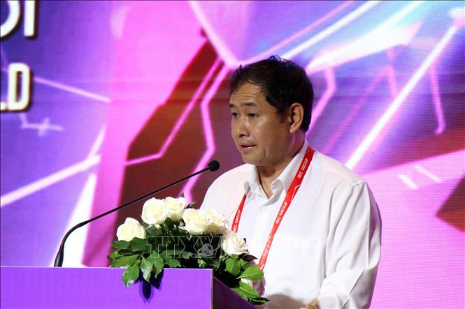 Thiếu tướng Nguyễn Tùng Hưng, Phó Tư lệnh Bộ Tư lệnh Tác chiến không gian mạng (Bộ Quốc phòng), phát biểu tại Hội thảo. Ảnh: Tiến Lực - TTXVN