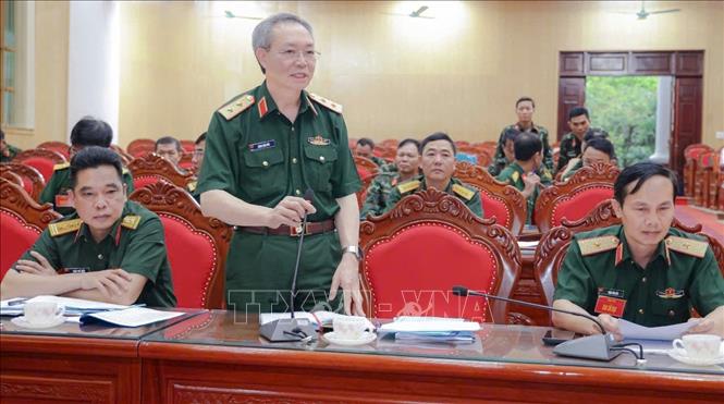 Cục trưởng Cục cứu hộ, cứu nạn, Bộ Tổng tham mưu Bộ Quốc phòng Doãn Thái Đức nêu ý kiến rút kinh nghiệm diễn tập tại hội nghị. Ảnh: Hoàng Hùng -TTXVN
