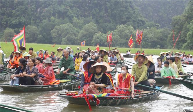 Lễ khai mạc đã thu hút sự tham dự của hàng nghìn người dân và du khách. Ảnh: Thùy Dung - TTXVN