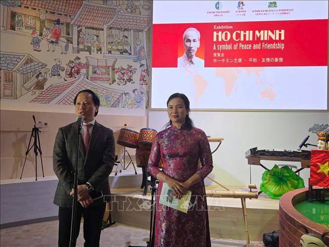 Tran Nhat Hoang, Deputy Director of the International Cooperation Department under the Ministry of Culture, Sports, and Tourism and deputy chief representative of Vietnam at EXPO 2025, speaks at the exhibition. VNA Photo: Nguyễn Tuyến 