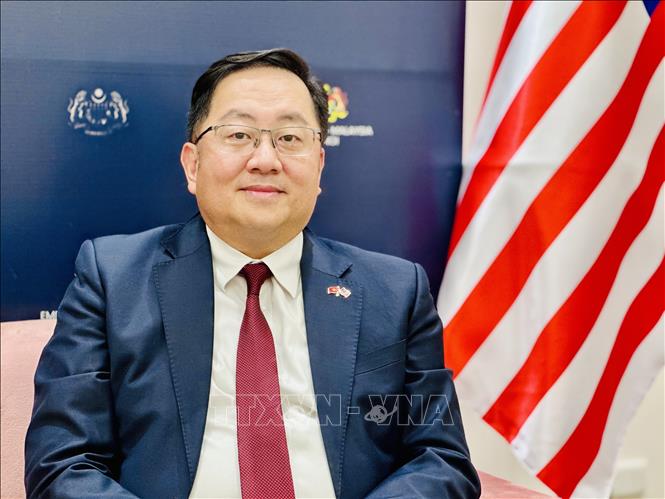 Đại sứ Malaysia tại Việt Nam Dato' Tan Yang Thai trả lời phỏng vấn của phóng viên TTXVN về nội dung liên quan đến chuyến công tác của Thủ tướng Phạm Minh Chính. Ảnh: Việt Đức - TTXVN