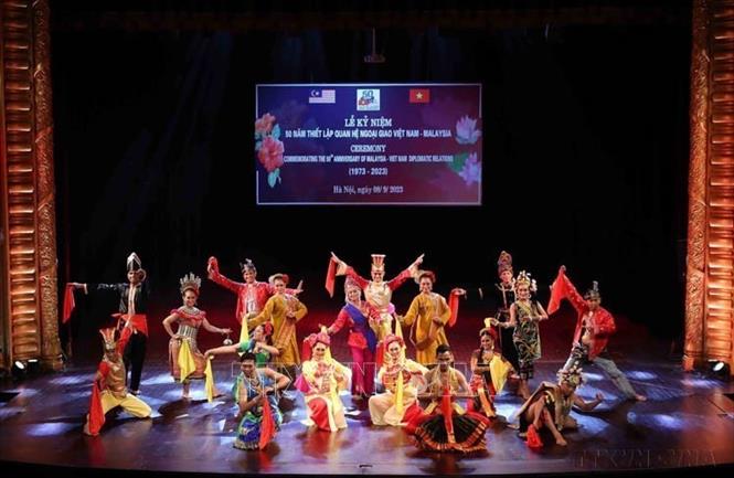 Tiết mục văn nghệ tại Lễ kỷ niệm 50 năm thiết lập quan hệ ngoại giao Việt Nam – Malaysia, tổ chức tại Hà Nội, tối 8/9/2023. Ảnh: An Đăng - TTXVN