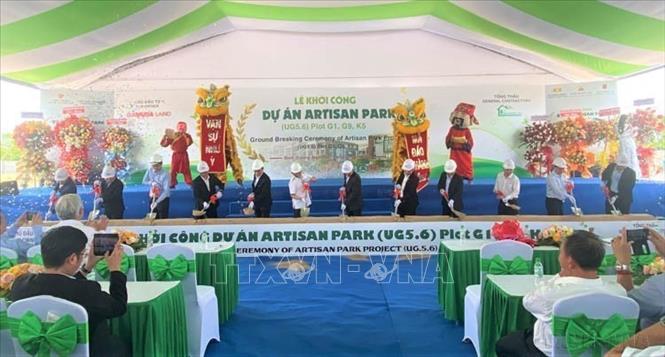 Tập đoàn Gamuda Land (vốn đầu tư của Malaysia) khởi công xây dựng dự án nhà phố thương mại Artisan Park tại Phường Hòa Phú, thành phố Thủ Dầu Một (Bình Dương, 10/8/2023). Ảnh: Chí Tưởng - TTXVN