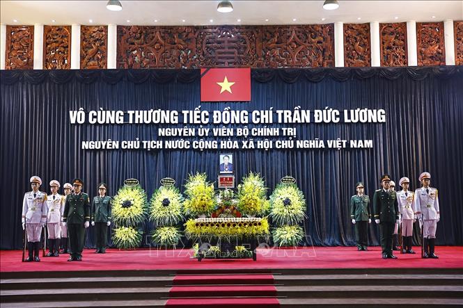 Linh cữu nguyên Chủ tịch nước Trần Đức Lương quàn tại Nhà tang lễ Quốc gia số 5 Trần Thánh Tông, Hà Nội. Ảnh: TTXVN 