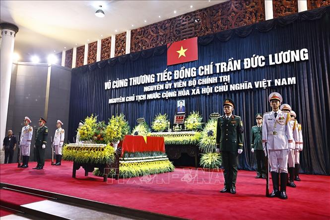 Linh cữu nguyên Chủ tịch nước Trần Đức Lương quàn tại Nhà tang lễ Quốc gia số 5 Trần Thánh Tông, Hà Nội. Ảnh: TTXVN 