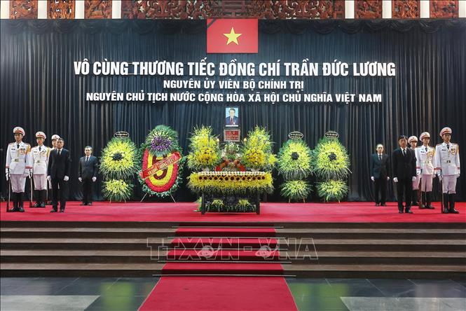Linh cữu nguyên Chủ tịch nước Trần Đức Lương quàn tại Nhà tang lễ Quốc gia số 5 Trần Thánh Tông, Hà Nội. Ảnh: TTXVN
