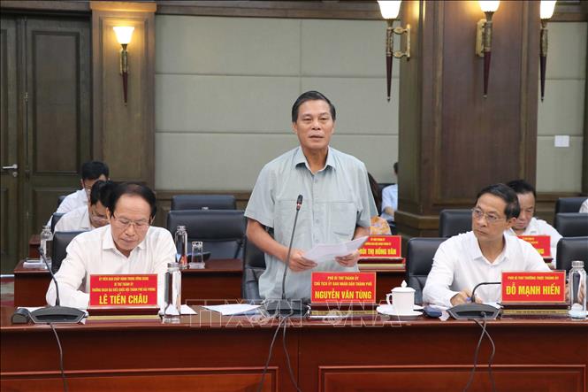 Đồng chí Nguyễn Văn Tùng, Phó Bí thư, Chủ tịch UBND thành phố Hải Phòng phát biểu tại buổi làm việc. Ảnh: Hoàng Ngọc - TTXVN