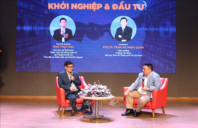 Diễn giả tham gia phiên tọa đàm trong khuôn khổ sự kiện. Ảnh: Mỹ Phương – TTXVN