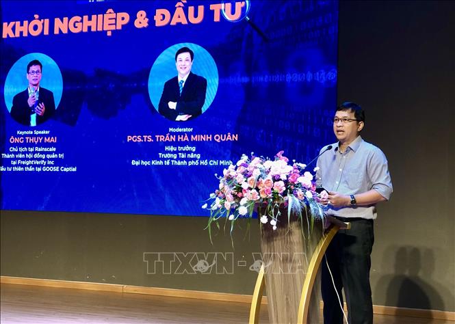 Ông Lâm Nguyễn Hải Long, Chủ tịch Hội Tin học TP Hồ Chí Minh kiêm Giám đốc Trung tâm Ươm tạo Công nghệ và Đổi mới sáng tạo phát biểu tại sự kiện. Ảnh: Mỹ Phương – TTXVN