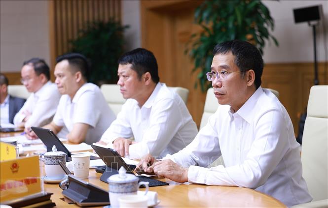 Các đại biểu đại diện các hiệp hội, ngân hàng tham dự cuộc làm việc về tình hình thị trường bất động sản. Ảnh: Dương Giang-TTXVN
