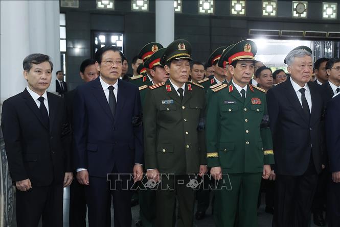 Các đồng chí Lãnh đạo Đảng, Nhà nước dự lễ truy điệu nguyên Chủ tịch nước Trần Đức Lương. Ảnh: TTXVN