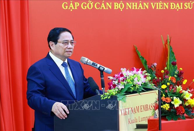 Prime Minister Pham Minh Chinh speaks at the meeting. VNA Photo: Dương Giang