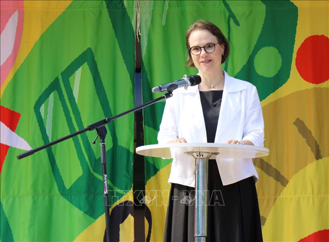 Bà Josefine Wallat, Tổng lãnh sự Cộng hòa Liên bang Đức tại Thành phố Hồ Chí Minh phát biểu tại chương trình. Ảnh: Nguyễn Thành – TTXVN