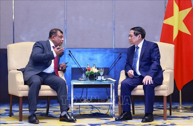 Thủ tướng Phạm Minh Chính tiếp Người sáng lập và Chủ tịch Tập đoàn Capital A Tony Fernandes. Ảnh: Dương Giang-TTXVN 