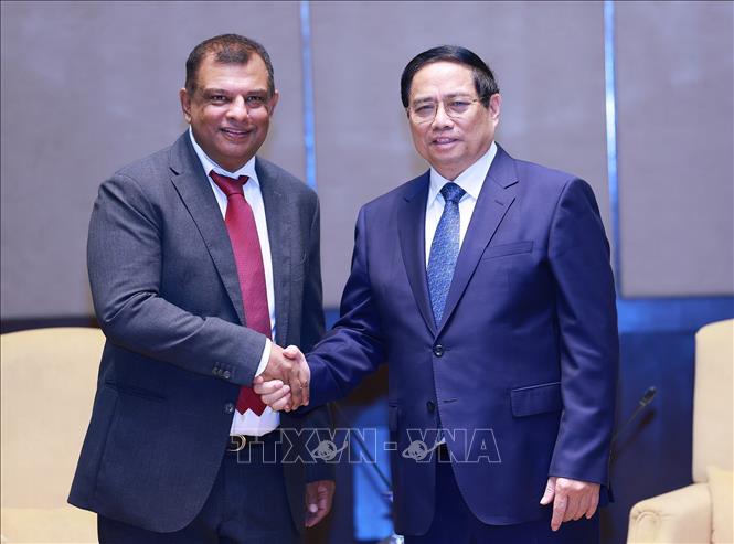 Thủ tướng Phạm Minh Chính tiếp Người sáng lập và Chủ tịch Tập đoàn Capital A Tony Fernandes. Ảnh: Dương Giang-TTXVN 