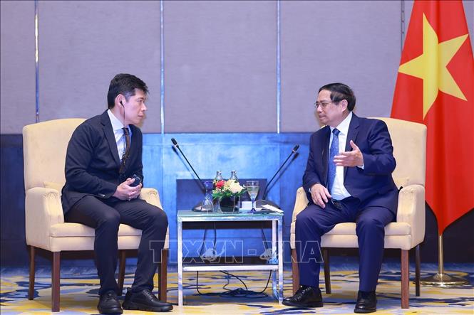Thủ tướng Phạm Minh Chính tiếp Giám đốc Điều hành và Đồng sáng lập Tập đoàn Grab Anthony Tan. Ảnh: Dương Giang-TTXVN 