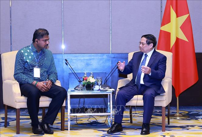 Thủ tướng Phạm Minh Chính tiếp Chủ tịch Phòng Thương mại và Công nghiệp Ấn Độ Kuala Lumpur và Selangor Nivas Ragavan. Ảnh: Dương Giang-TTXVN