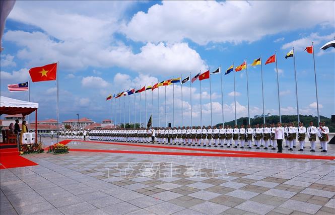 Lễ đón Thủ tướng Phạm Minh Chính và Phu nhân thăm chính thức Malaysia. Ảnh: Dương Giang-TTXVN